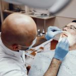 advantages of choosing dental implants over dentures
