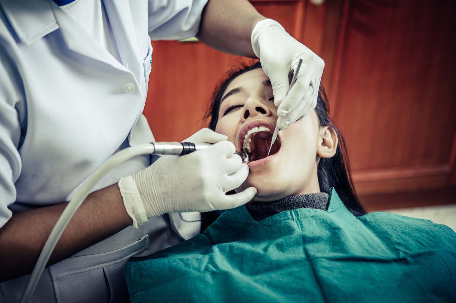 signs a toothache needs emergency dental care